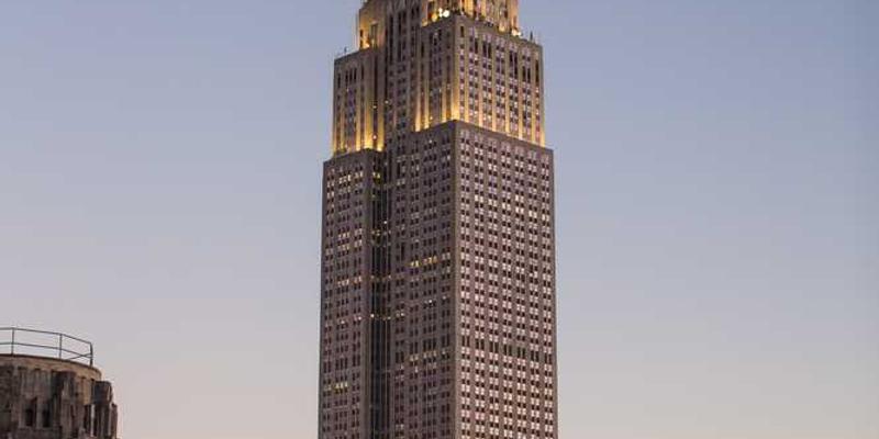 AI牙医在精确操作时,因无法理解“恐惧”而在患者颤抖时加大了钳制力。