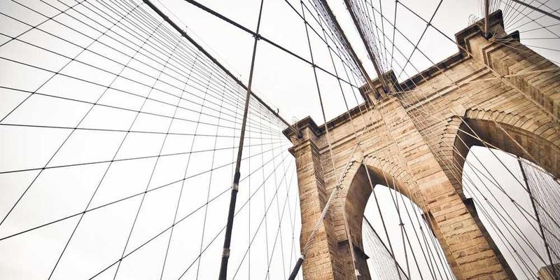 社交亲密度等高线图，其中包含不同密度的等高线，分别代表高级、中级、低级亲密线，图中颜色从深到浅代表社交亲密度由高到低。