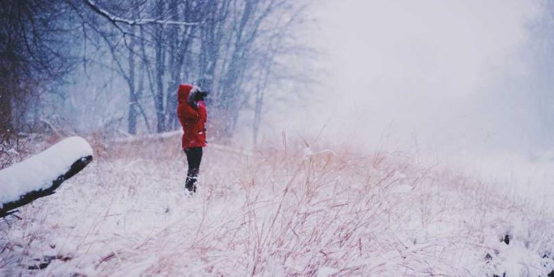 解码不同职业人群的“标志性配件”（如程序员背包）及其功能象征