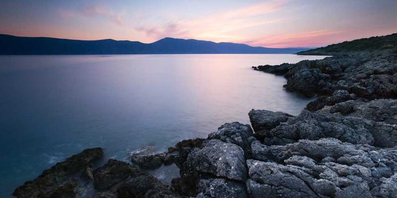 解构“生活方式贩卖”:不仅仅卖物品,更出售一套完整的“生存咒语体系”