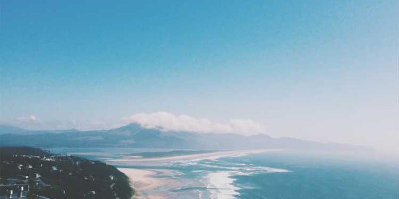 记录在多人微信群中，“斗图”行为如何接管并改变对话的性质