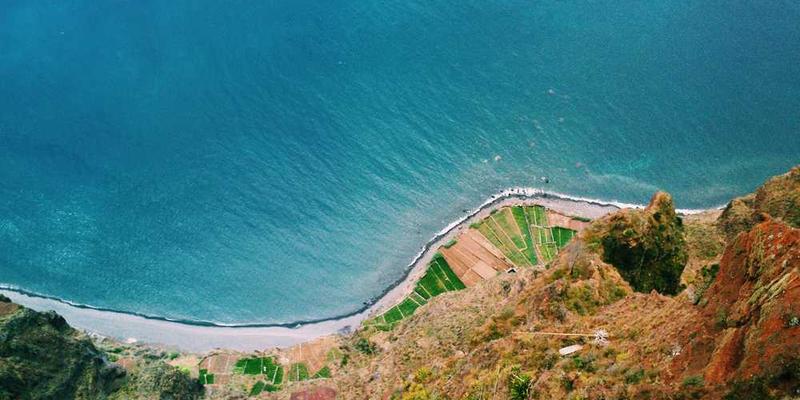 用AI将我的日记变成每日一图的抽象画，私密情感被公开解码