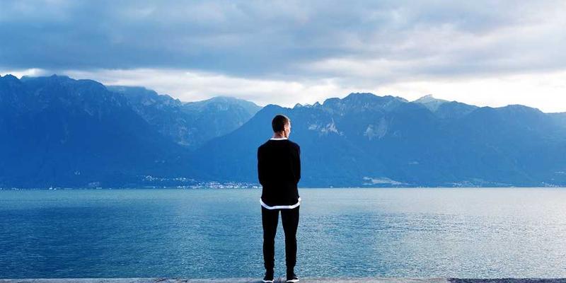 无线网络信号的幽灵性质：看不见，但主宰着现代人的情绪稳定性。