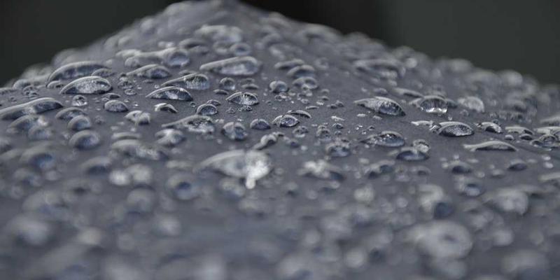 三款App的界面截图，对比其设计风格