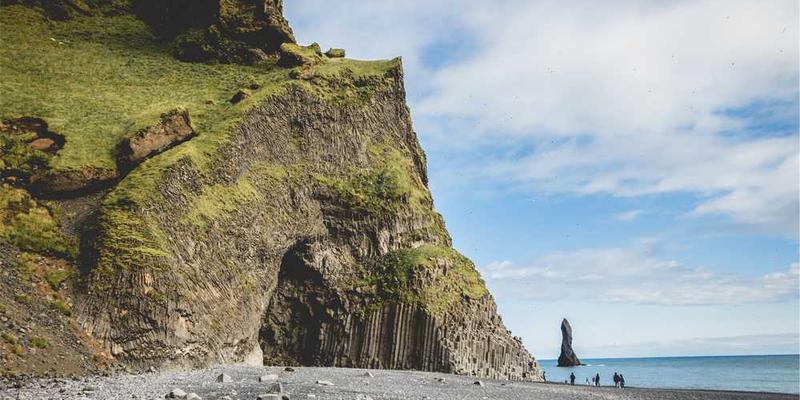 说明：旧电脑启动界面，屏幕上显示着熟悉的系统界面