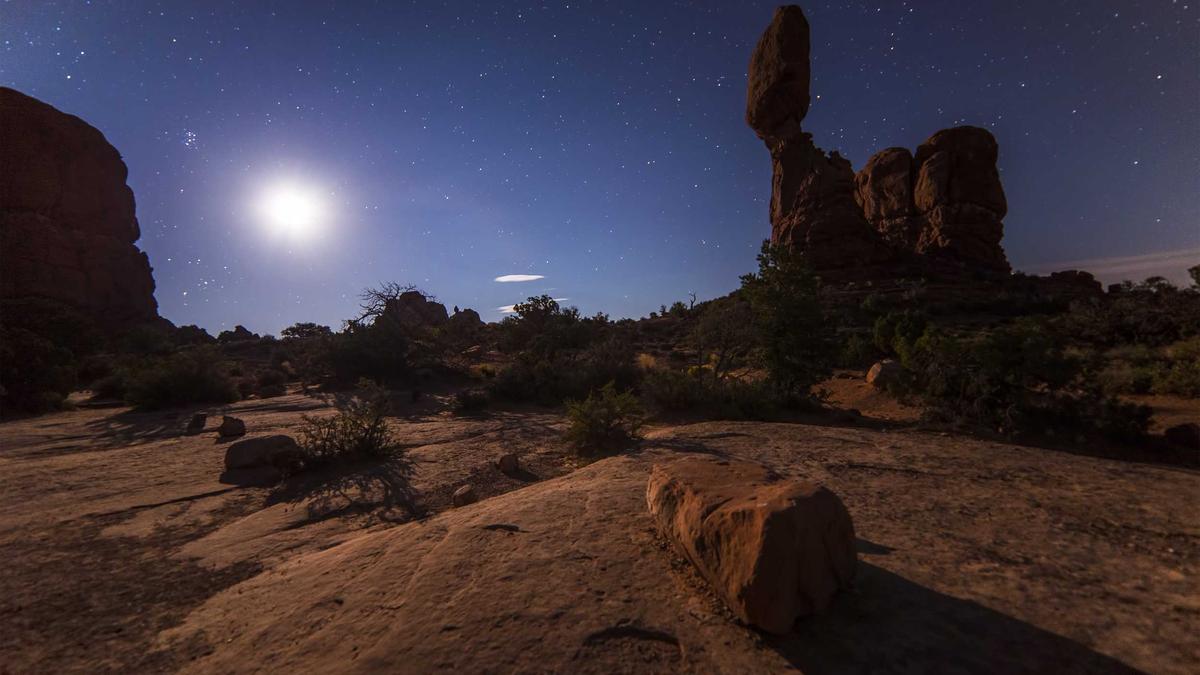 世锦赛主办权投票前夕，关键小国代表账户突现不明外汇汇款，投票后迅速转出。
